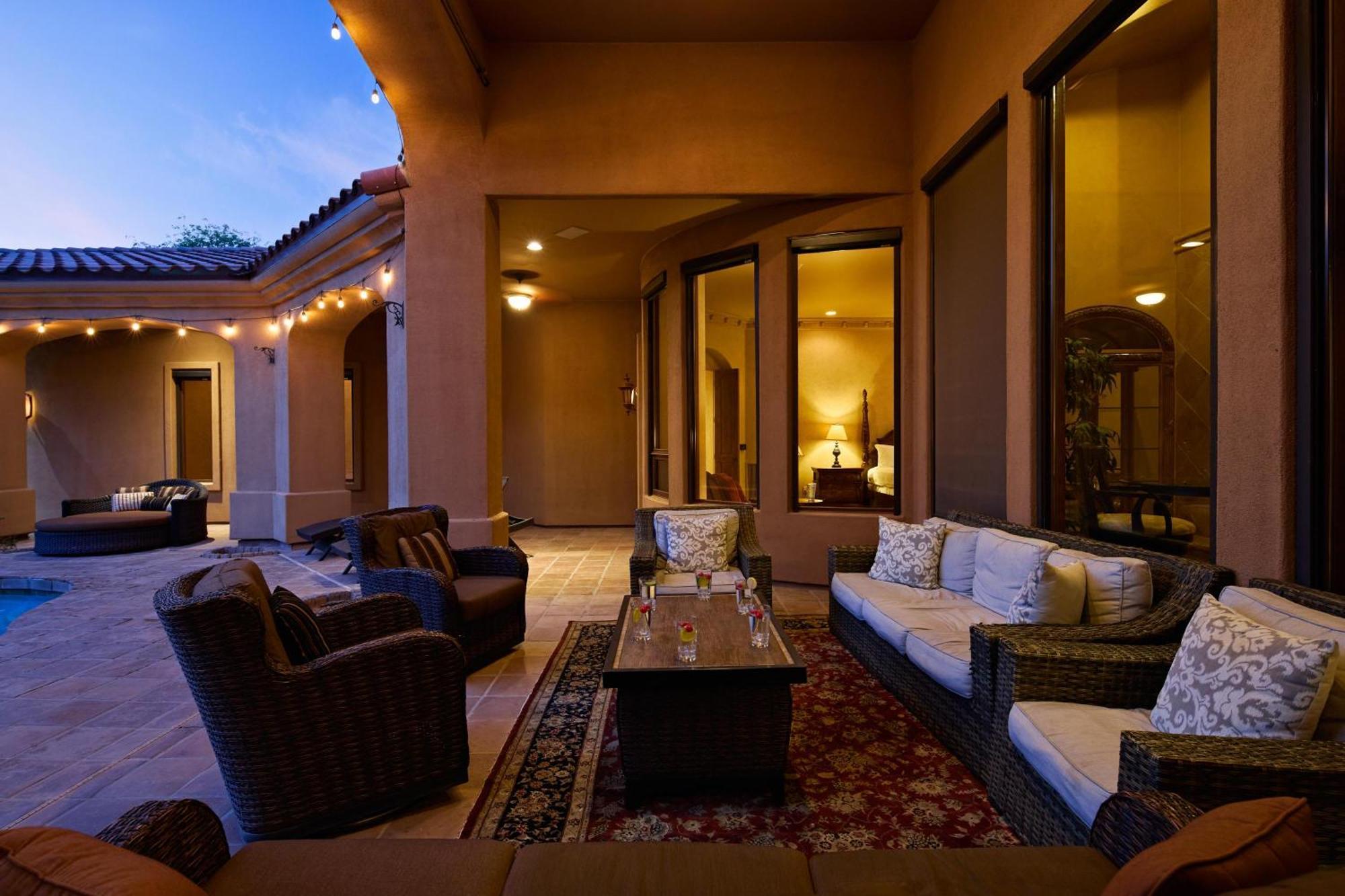 Luxe-mountain Estate-heated Pool-paradise Valley Holiday home